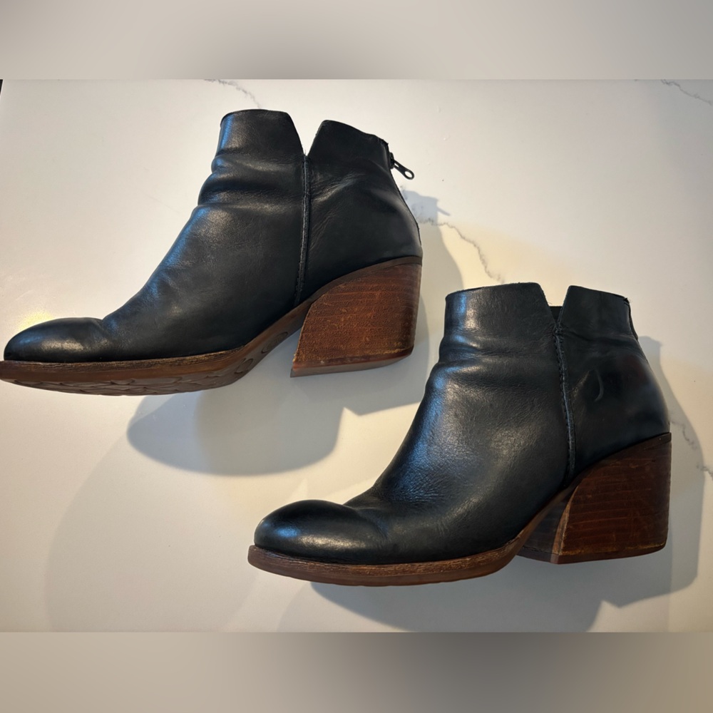 Kork Ease Chandra Women's Black Leather Ankle Booties with Stacked Heel